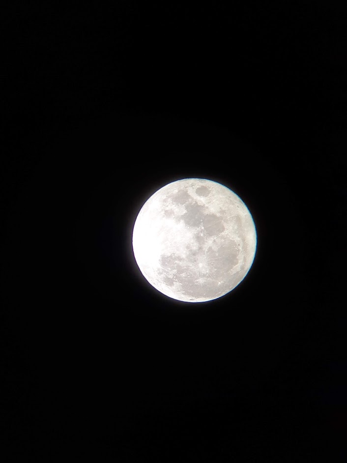 ラプトル60とスマホで撮った月の写真